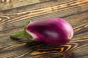 brut violet mûr aubergine pour cuisine photo