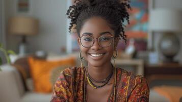 ai généré un africain américain femme avec une portable est assis sur le sol avec des lunettes et sourit photo