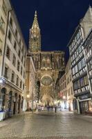 Strasbourg, France, 2017, cathédrale notre dame à nuit, Strasbourg, Alsace, bas rhin département, France photo