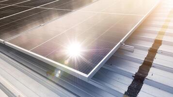 photovoltaïque solaire panneaux monté sur bâtiment toit pour produisant nettoyer écologique électricité à coucher de soleil.photovoltaïque panneaux sur le toit.vue de solaire panneaux dans le bâtiment, renouvelable énergie concept photo