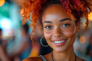 ai généré souriant Jeune femme avec brillant rouge frisé cheveux profiter une social rassemblement dans une décontractée paramètre. photo