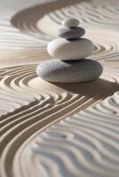 ai généré délicat le sable ondulations dans apaisant gris tons offre une Zen jardins tranquillité et équilibre photo
