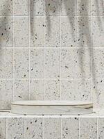 blanc marbre Plate-forme avec blanc Haut sur terrazzo carrelage dans une ensoleillé salle de bains. 3d le rendu photo