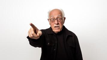 ai généré personnes âgées homme, habillé dans noir, 60 ans vieux, montrer du doigt en haut. photo