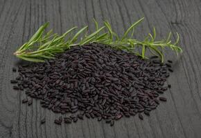 riz noir cru photo