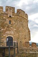 eptapyrgio le mur fortifié de la ville haute de thessalonique grèce photo