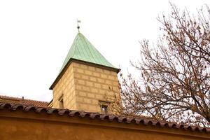 vue sur la vieille ville de prague - vieux bâtiments photo