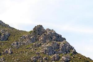 haute montagne et rochers en grèce rhodes photo