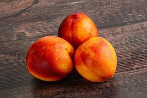 mûr sucré juteux Frais rouge nectarines photo