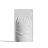 Vide blanc aluminium déjouer Plastique poche sac sachet emballage maquette isolé sur blanc arrière-plan, 3d le rendu photo
