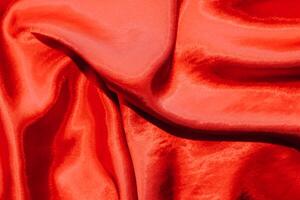 rouge brillant texture de soie satin satin avec plis. photo