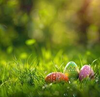 ai généré coloré Pâques des œufs sont dans une vert herbe photo