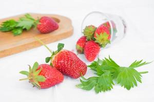 fraises rouges fraîches et sucrées photo