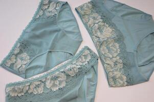 lingerie. une ensemble de aux femmes dentelle culotte dans turquoise bleu Couleur sur une blanc Contexte. à la mode aux femmes sous-vêtement. photo