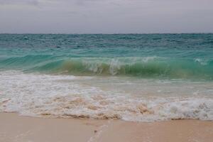 vagues sur la plage photo