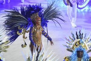 Rio, Brésil, février 12, 2024, parades de le samba écoles Paraiso faire tuiuti de le spécial groupe, pendant le carnaval dans le ville de Rio de janeiro dans sapucaï rue photo