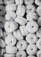 Meringue biscuits proche en haut Contexte photo