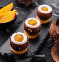noix de coco desserts avec mangue Haut vue photo