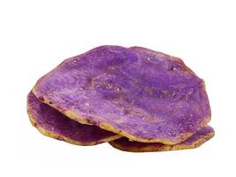 une violet Patate sur une blanc Contexte photo