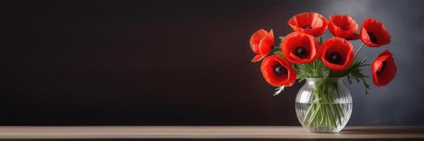 ai généré Mémorial jour, nationale grands-mères jour, international aux femmes jour, de la mère jour, bouquet de rouge coquelicots dans une verre vase sur une en bois tableau, foncé gris arrière-plan, horizontal la toile bannière photo