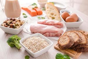 alimentation saine. glucides et protéines pour la musculation photo