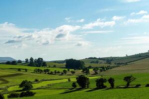 paysage photo de le collines et clair ciel dans Yorkshire dales