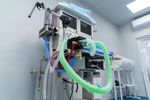 pandémie urgence équipement. médical oxygène machine travail dans quarantaine. photo