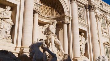 Humain sculptures sont le patrimoine de Rome photo