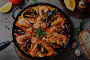 ai généré traditionnel Espagnol Paëlla avec fruit de mer, poulet, riz et des légumes servi dans une la poêle photo