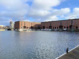 Liverpool dans le Royaume-Uni sur 11 février 2024. une vue de le Albert Dock photo