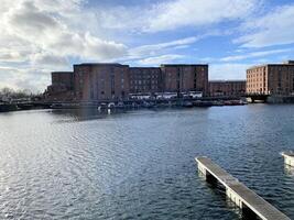 Liverpool dans le Royaume-Uni sur 11 février 2024. une vue de le Albert Dock photo