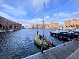 Liverpool dans le Royaume-Uni sur 11 février 2024. une vue de le Albert Dock photo