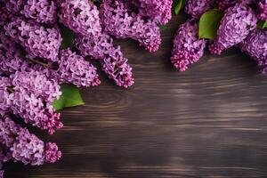 ai généré lilas fleurs sur en bois arrière-plan, printemps plat allonger composition. la saint valentin, aux femmes, les mères jour, anniversaire ou mariage concept. Haut voir. copie espace. généré ai. photo