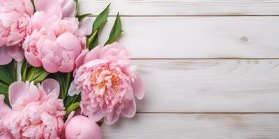 ai généré pivoine fleurs sur blanc en bois arrière-plan, printemps plat allonger bannière. la saint valentin, aux femmes, les mères jour, anniversaire ou mariage concept. Haut voir. copie espace. généré ai. photo