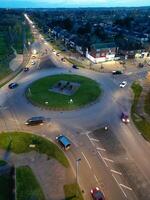 haute angle vue de champ de grange Université route à est luton ville de Angleterre pendant le coucher du soleil. luton, Angleterre Royaume-Uni. fév 19ème, 2024 photo