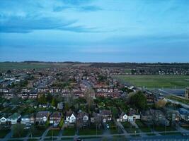 haute angle vue de champ de grange Université route à est luton ville de Angleterre pendant le coucher du soleil. luton, Angleterre Royaume-Uni. fév 19ème, 2024 photo