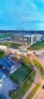 haute angle panoramique vue de est luton ville de Angleterre pendant le coucher du soleil. luton, Angleterre Royaume-Uni. fév 19ème, 2024 photo