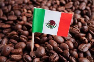 Mexique drapeau sur café haricots, achats en ligne pour exportation ou importer nourriture produit. photo
