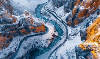 ai généré l'hiver torsion aérien serpent route vue photo