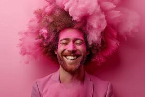 ai généré une de bonne humeur souriant homme dans rose fumée. le homme dans rose poudre photo