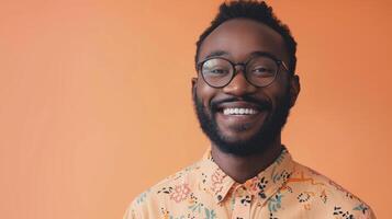 ai généré portrait de souriant noir américain africain homme porter des lunettes isolé sur pêche Contexte photo