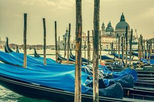 gondoles amarré par Saint marque carré. Venise, Italie, L'Europe  photo