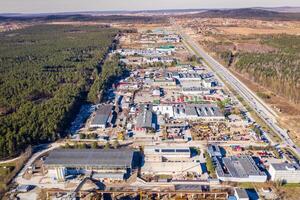 aérien vue de au dessus de industriel bâtiments, entrepôts ou usine stockages ou la logistique entreprise photo