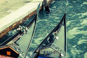 gondoles dans canal -symbole de Venise ,Italie photo