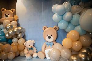 une enfants coin de le photo zone avec jouet ours et des balles