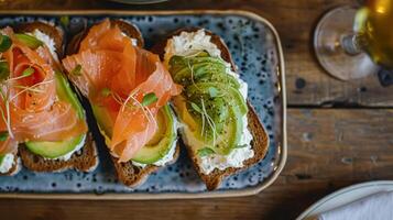 ai généré Avocat pain grillé avec fumé Saumon pour petit-déjeuner, fait maison cuisine et traditionnel nourriture, pays la vie photo