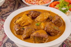 saveur le exquis agneau ou du boeuf curry rendu, prêt à être savouré sur eid al adha, capturer le essence de fête dans une parfait photo, mettant en valeur culinaire la maîtrise et de fête indulgence photo