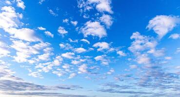 bleu ciel Matin ciel sur une hiver Matin. photo