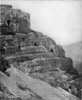 Montagne route avec creux tunnels dans stratifié rochers près Constantin, ancien gravure. photo