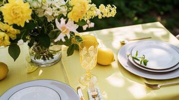 ai généré mariage ou formel dîner vacances fête paysage de table avec citrons et fleurs dans le Anglais campagne jardin citron arbre, Accueil coiffant photo